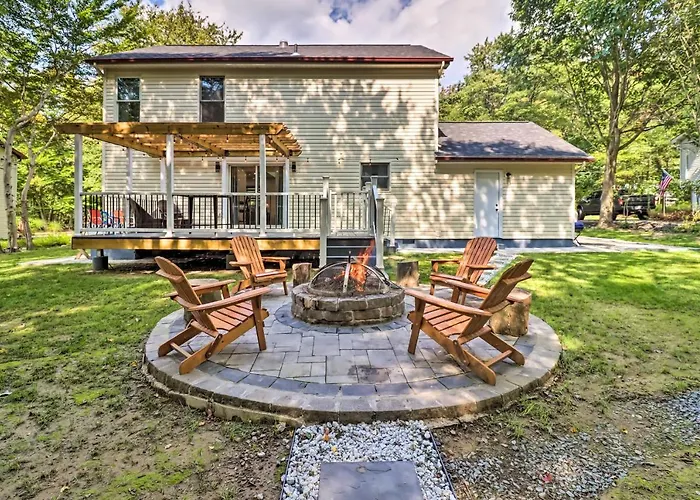 Pocono Summit Family Paradise With Yard And Game Room!